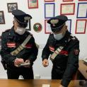 SCAURI DI MINTURNO: PANETTI DI HASHISH E COCAINA, 38ENNE ARRESTATA