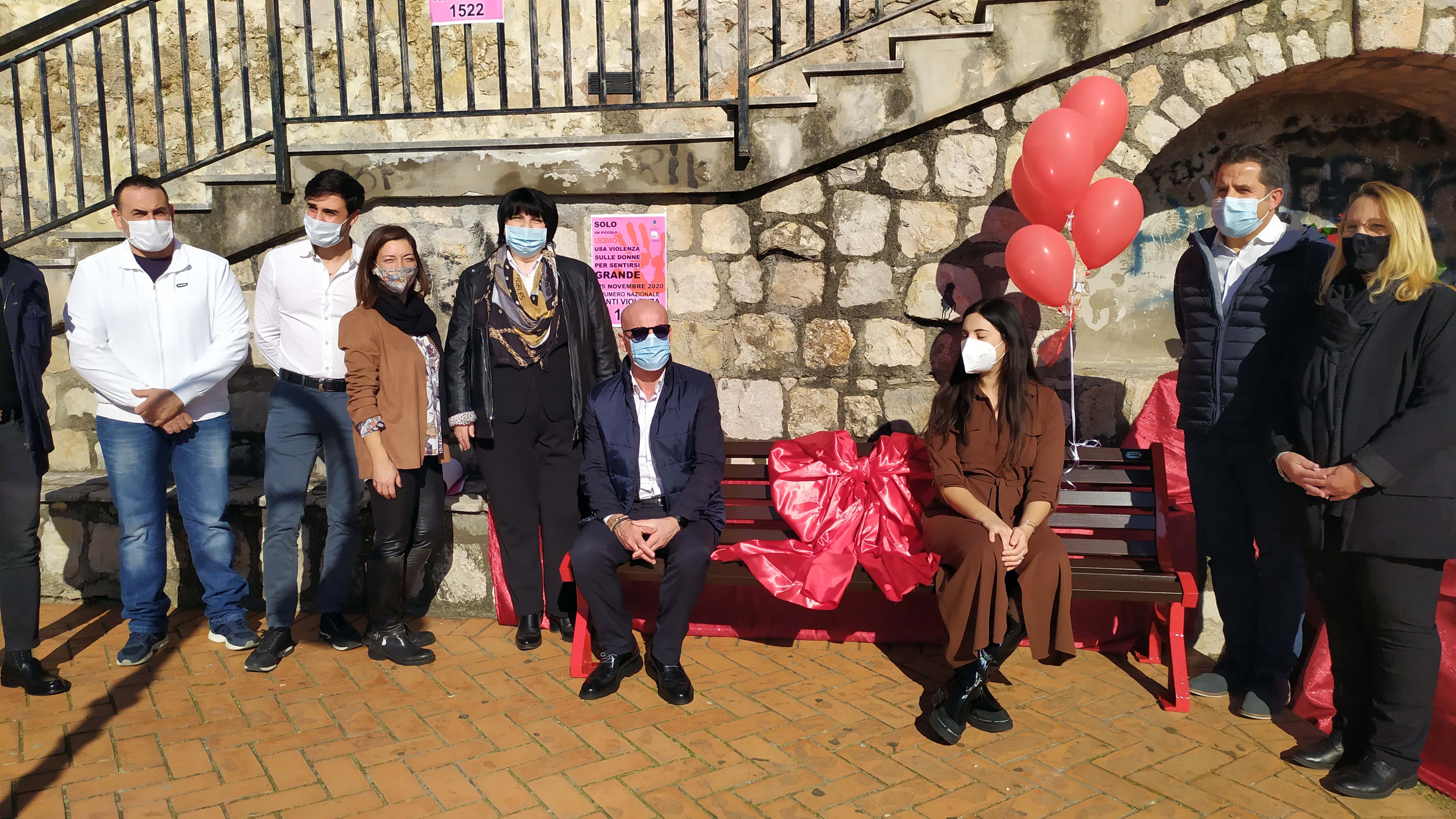 Parco Ausoni panchine rosse Monte San Biagio 01